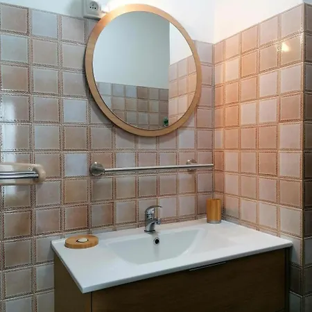 L'encantador Nyaraló Saint-Mamet